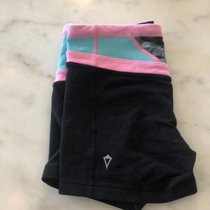 Ivivva booty shorts